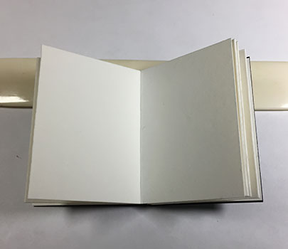 /2018/10/art-journal-micro-perfect-bound-book/images/tinybook2_3.jpg